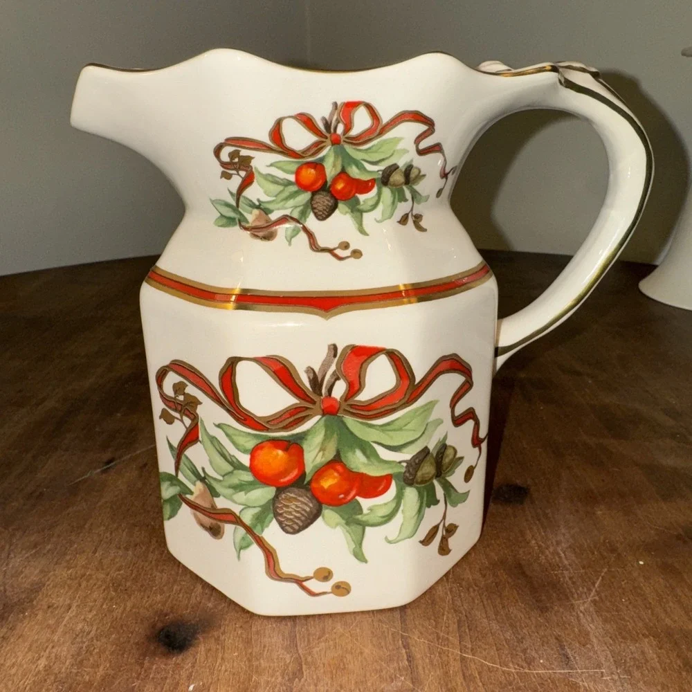 Tiffany & Co Holiday Garland Pitcher (MINT)